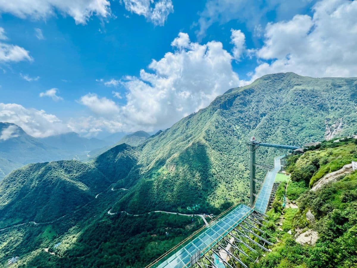 Khu Du Lịch Cầu Kính Rồng Mây
