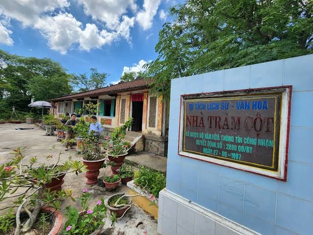 Nhà Trăm Cột
