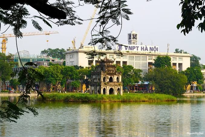Phố đi bộ Hồ Gươm