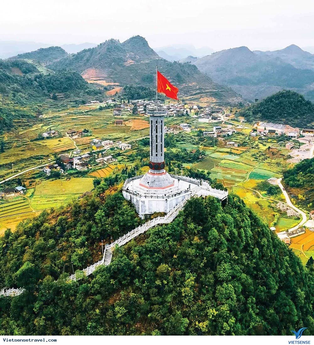 Cột Cờ Lũng Cú